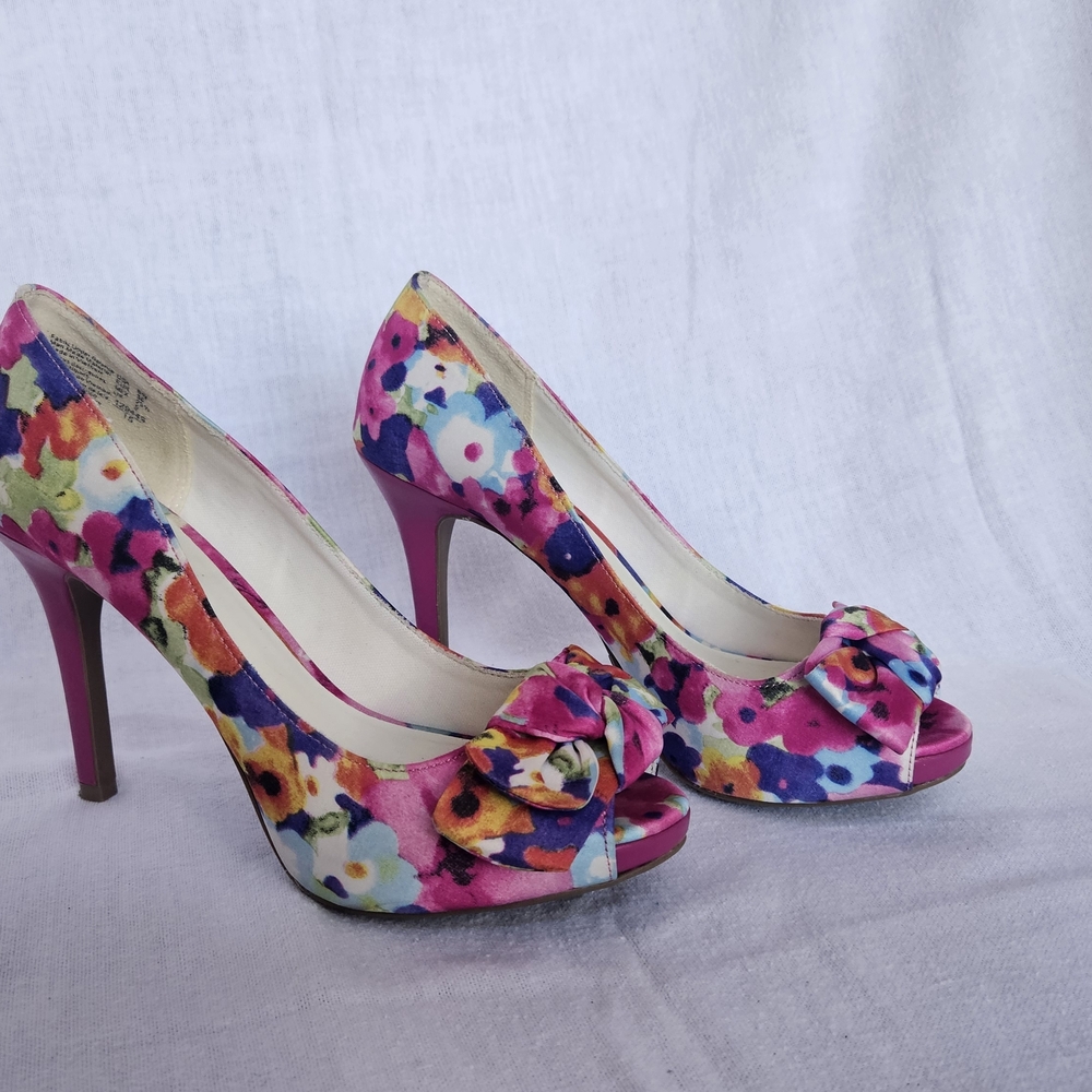 FIONI Clothing Multicolor Floral Heels